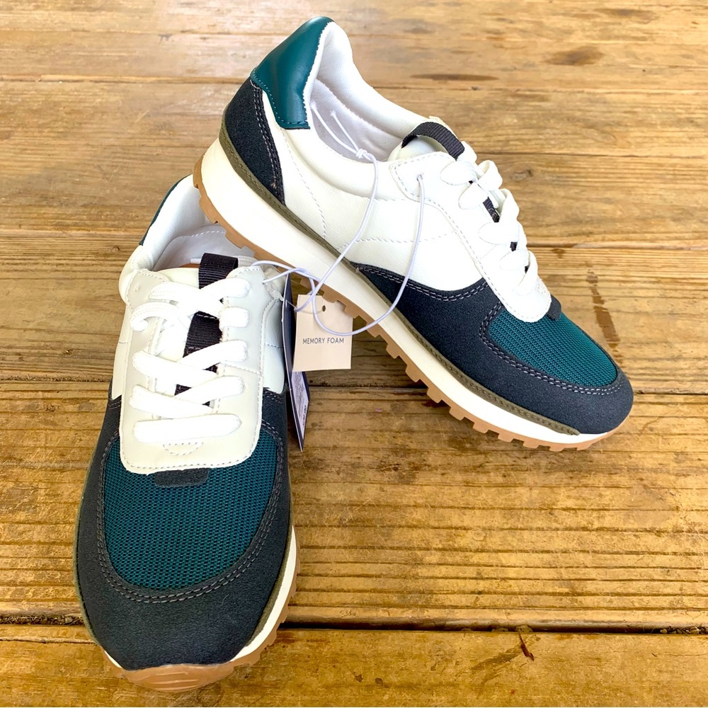 NWT Women’s Universal Thread Memory Foam Maria Tennis Shoes. Size 6.